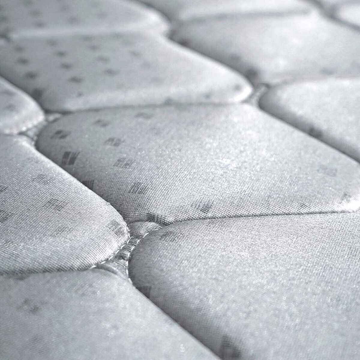 Combo Cama Europea Celta 1,5 Plaza C&aacute;diz + Respaldo + Velador Casanova Nogal