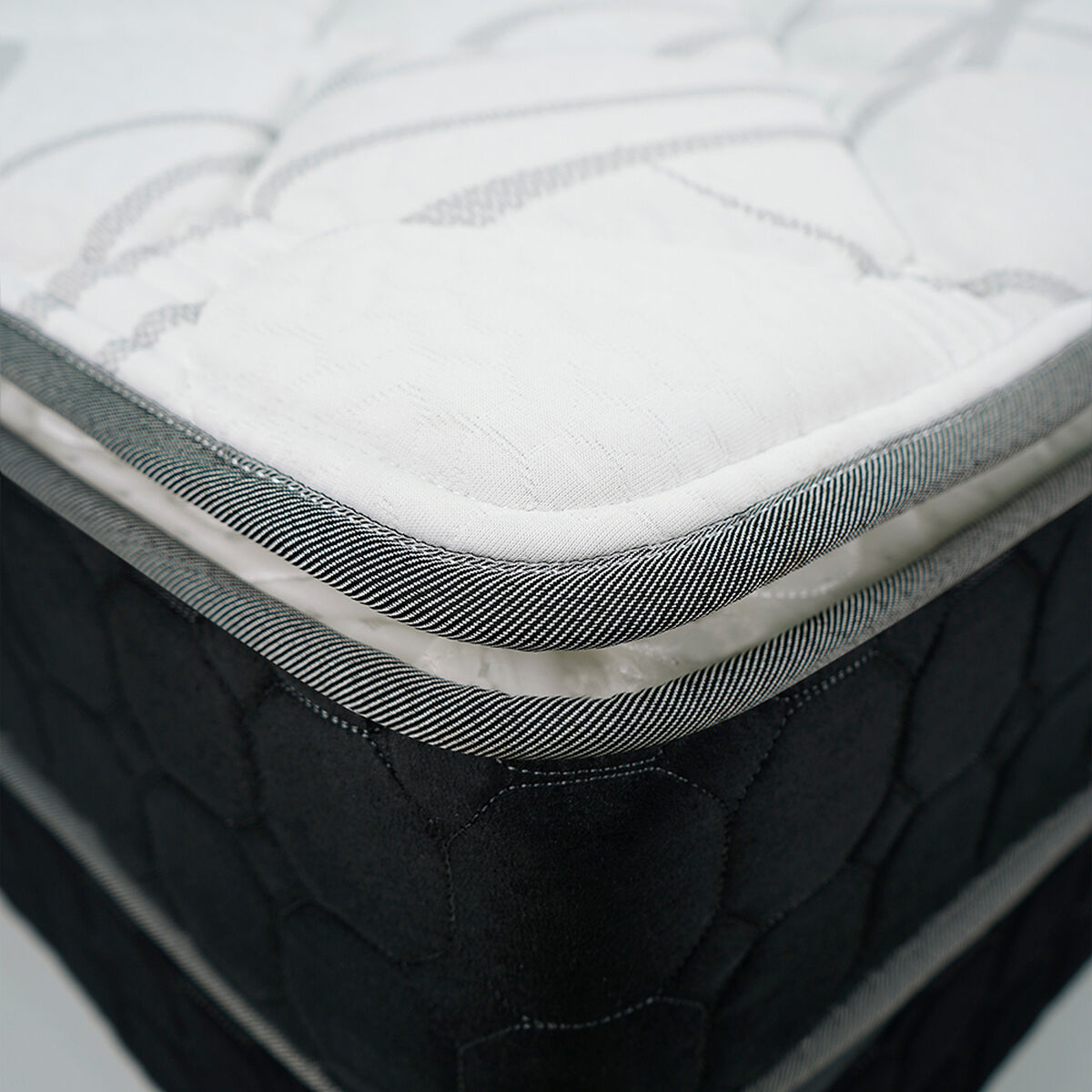 Cama Europea Celta 2 Plazas Black Soul + Respaldo + 2 Veladores Capitone