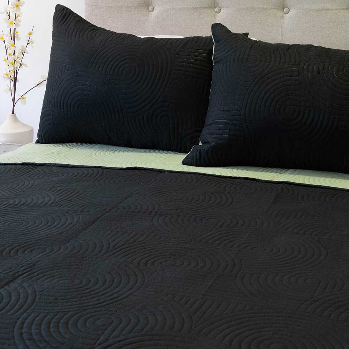 Quilt Bicolor Doral 2 Plazas Origins Liso Negro Verde