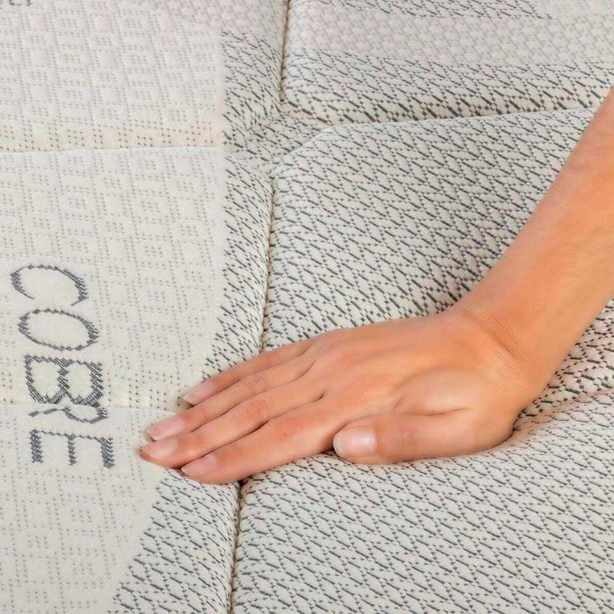 Cama Europea 2 Plazas Gris M&aacute;ximo Cobre + Set Maderas