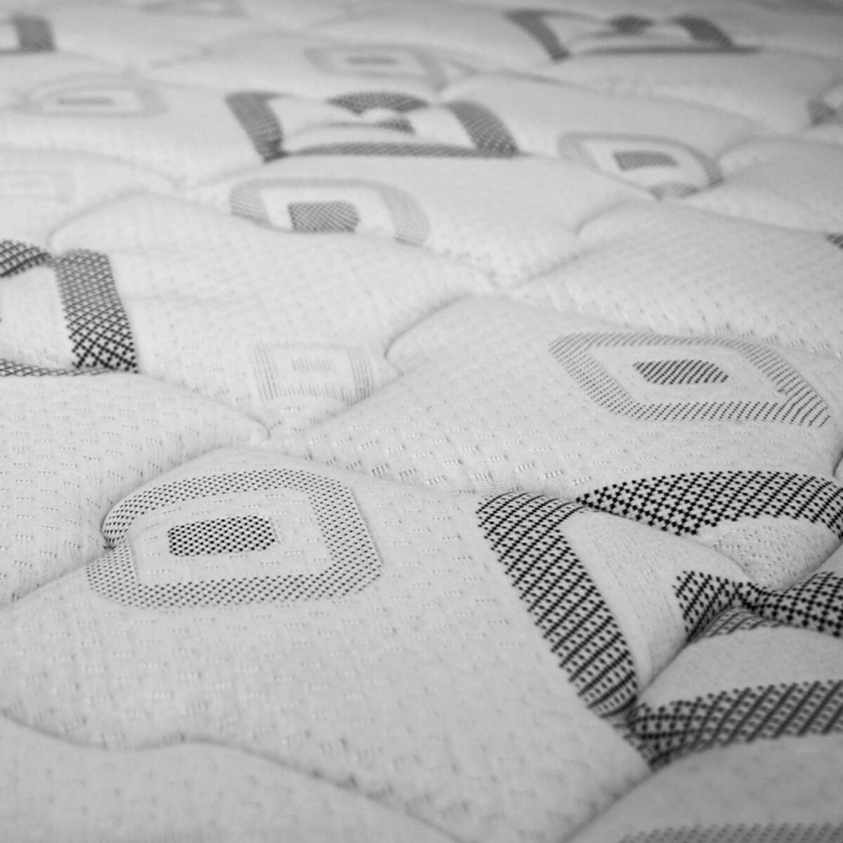Cama Europea Celta Base Dividida 2 Plazas Terapeutic + Respaldo + 2 Veladores Villarreal + Set Textiles + Almohadas