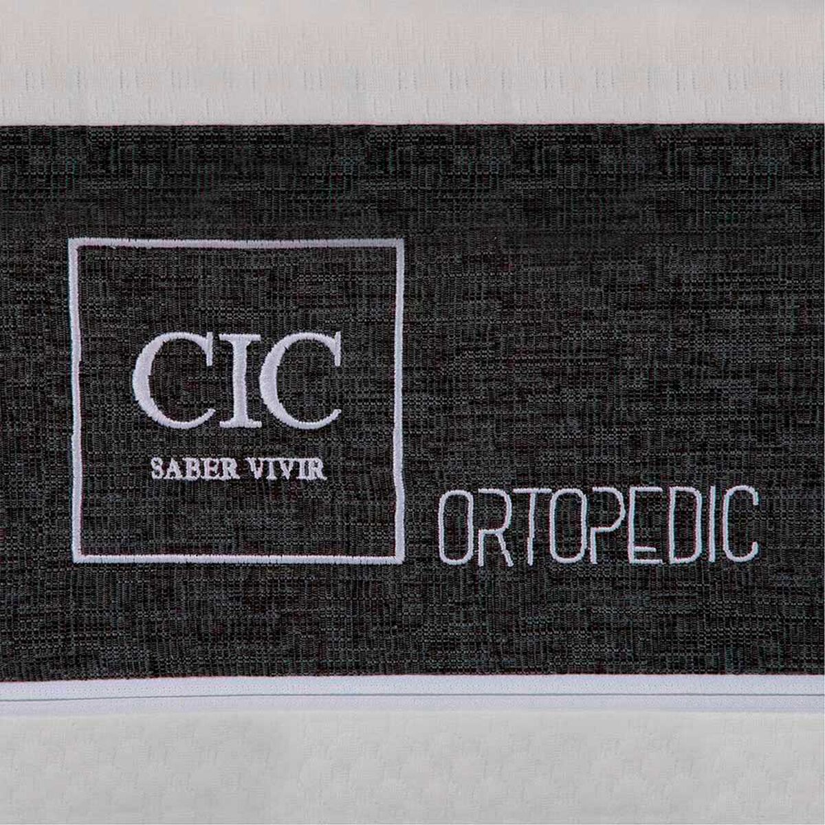 Cama Europea CIC Base Dividida King Ortopedic + Respaldo + 2 Veladores Villarrica