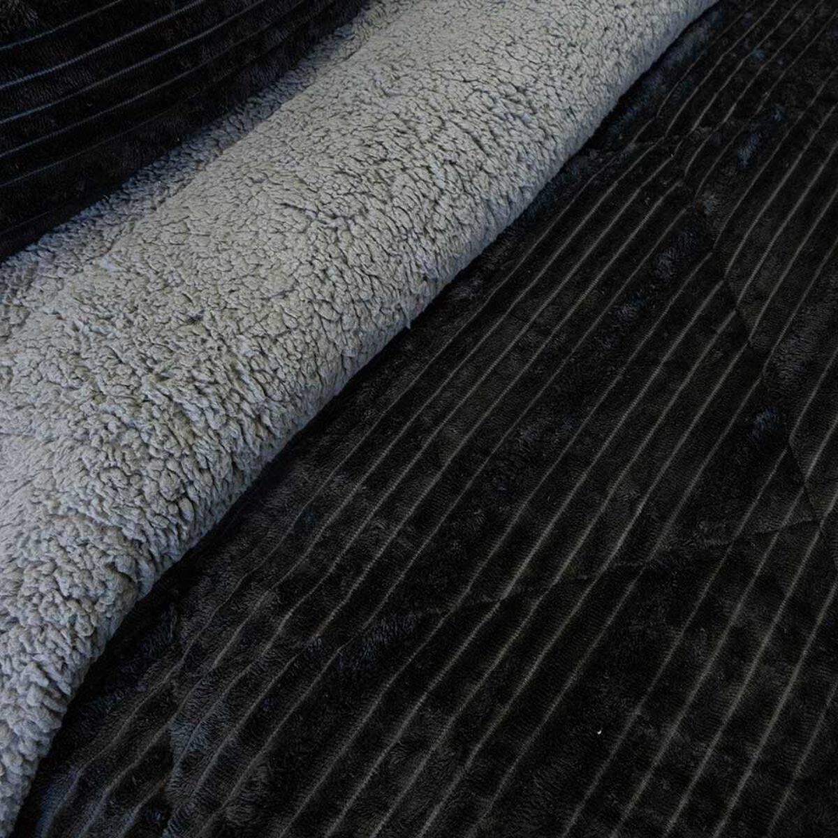 Cubrecama Doral Super King Touch Nebula Sherpa Negro