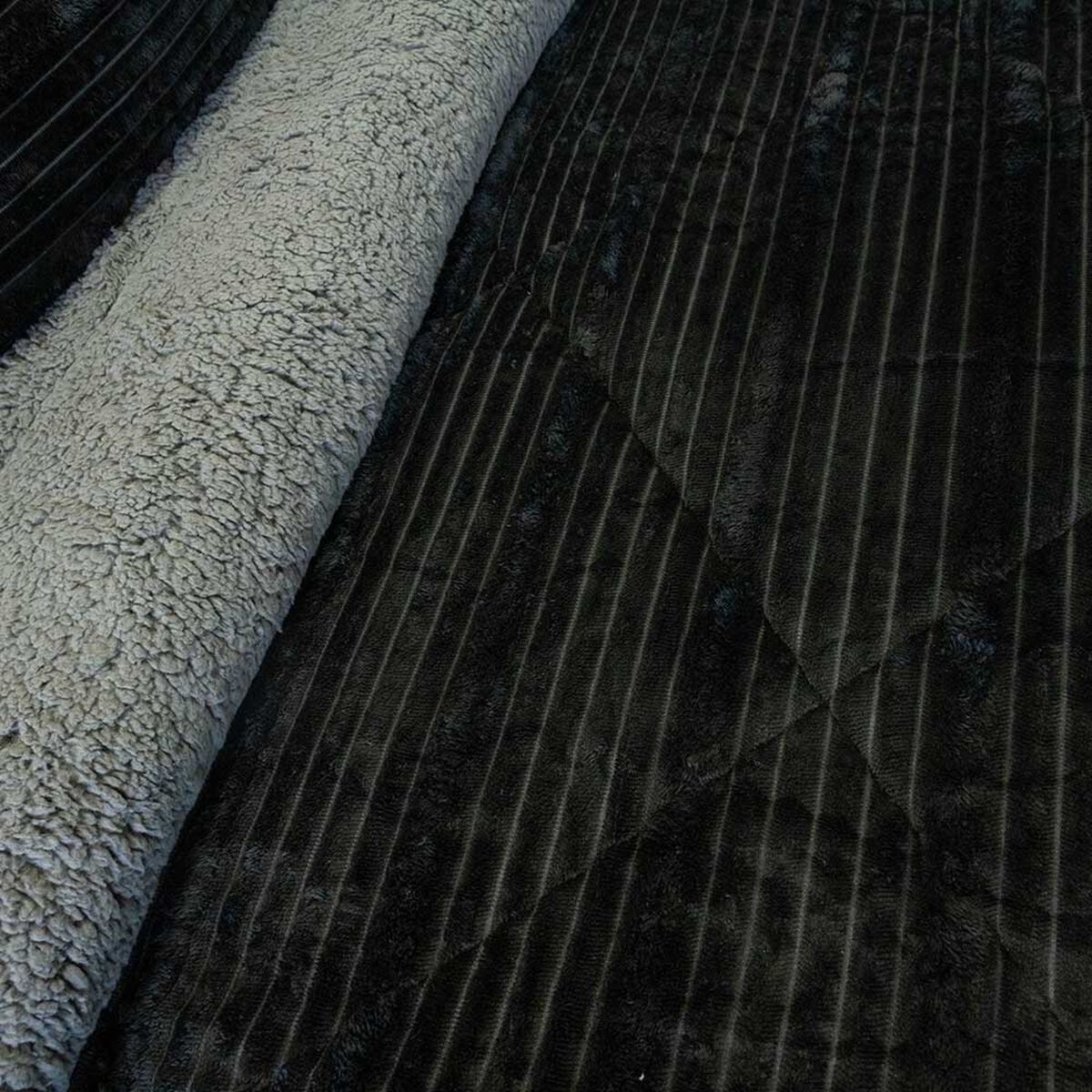Cubrecama Doral 1.5 Plazas Coteloni Nebula Sherpa Negro