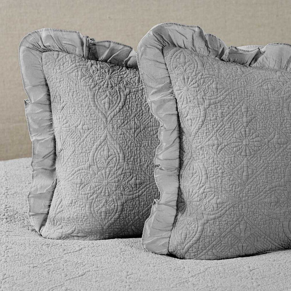 Quilt Royal Supreme 2 Plazas Ruffle Gris