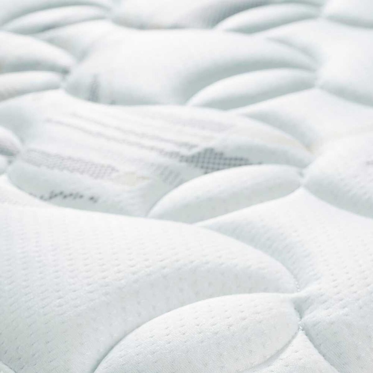 Cama Europea Celta Base Dividida King Everest Cobre + Respaldo + 2 Veladores Mallorca