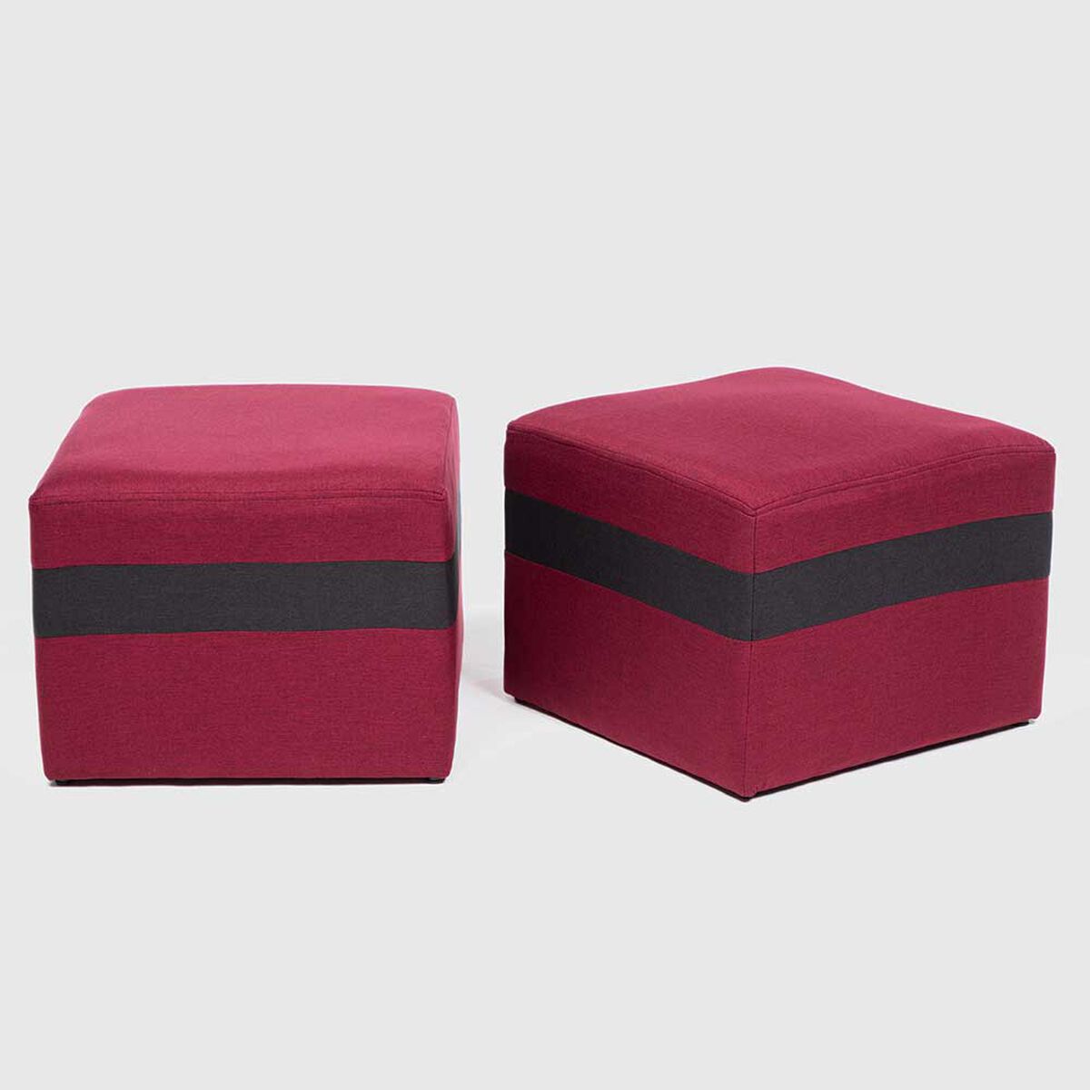 Juego de Living Almore Paris Sofá 3 Cuepos + Dos Pouf 1 Cuerpo Negro Rojo