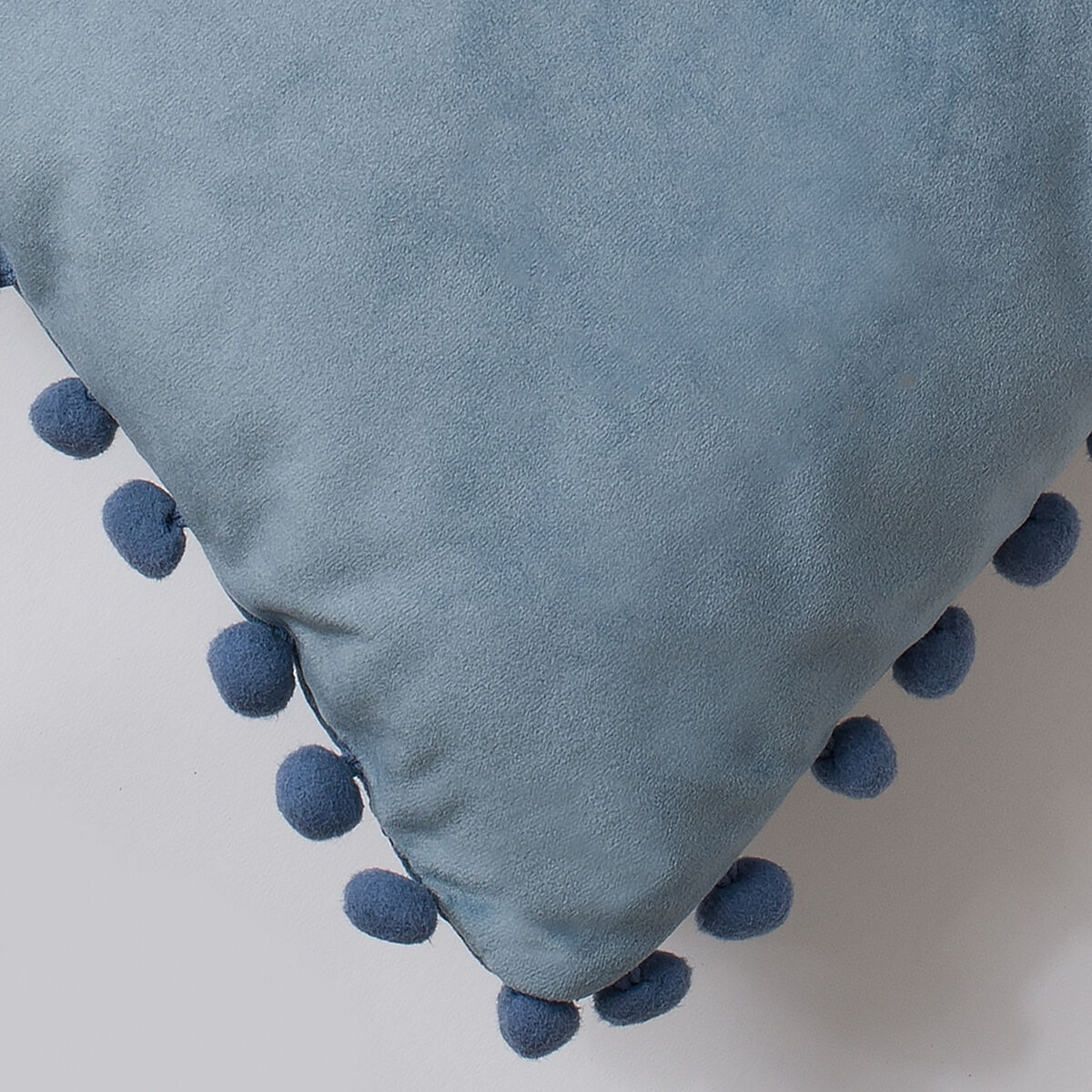 Cojín Velvet con Pompones Azul 45X45 cm