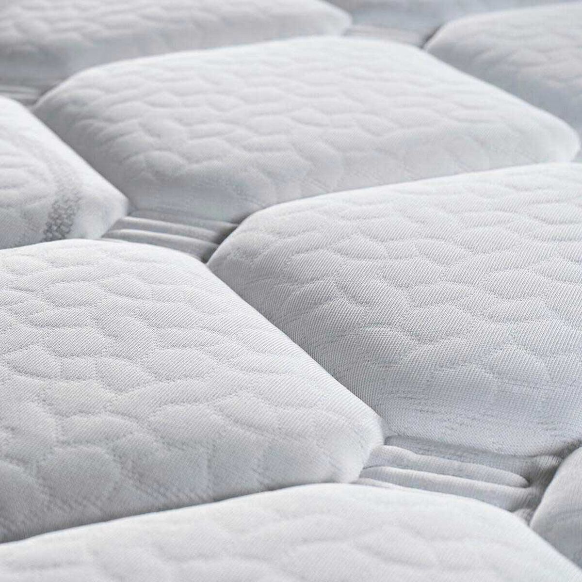 Cama Europea Celta Base Dividida 2 Plazas Black Soul + Respaldo + 2 Veladores Capitone
