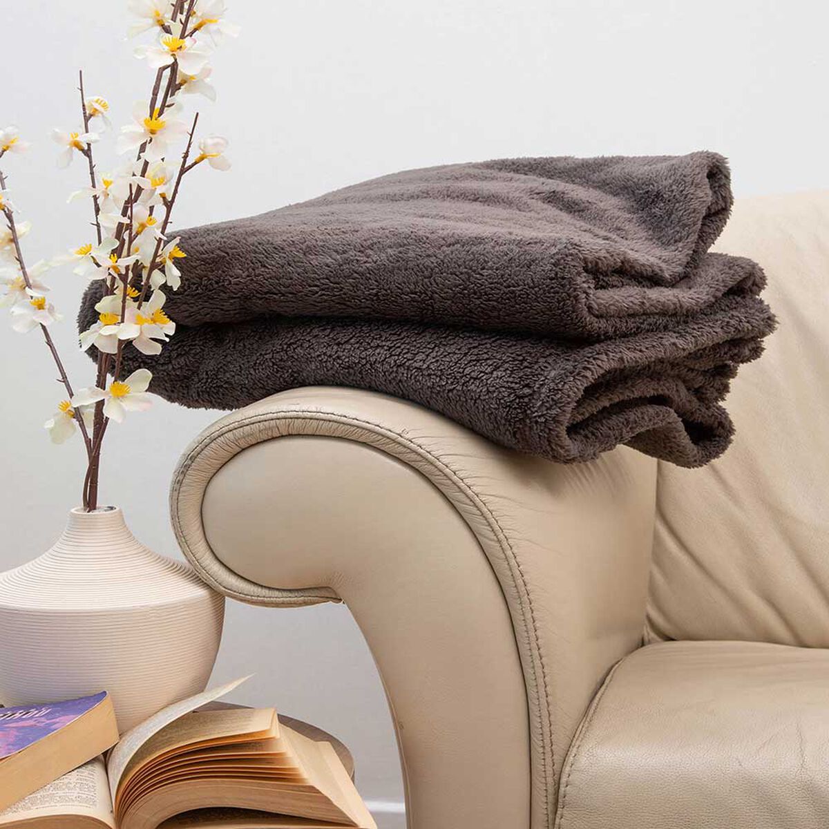 Manta Poliéster Doral 127 x 152 Deluxe Gris Oscuro