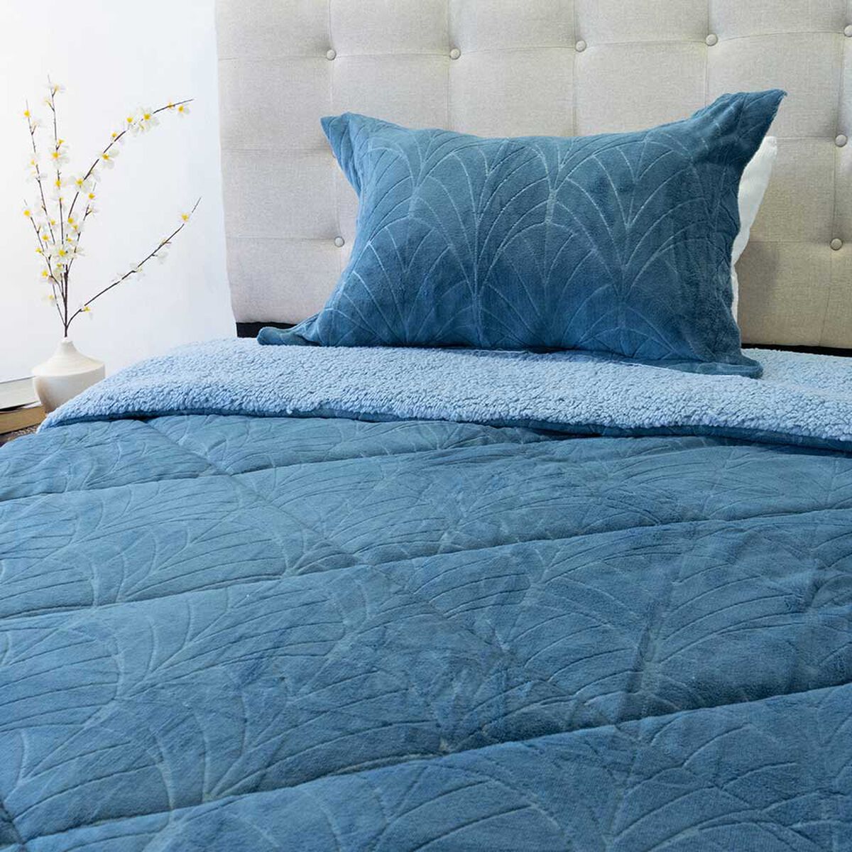 Cubrecama Doral 1,5 Plazas Outboss Liso Azul