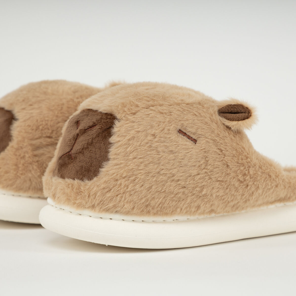 Pantufla Capibara Mujer Icono