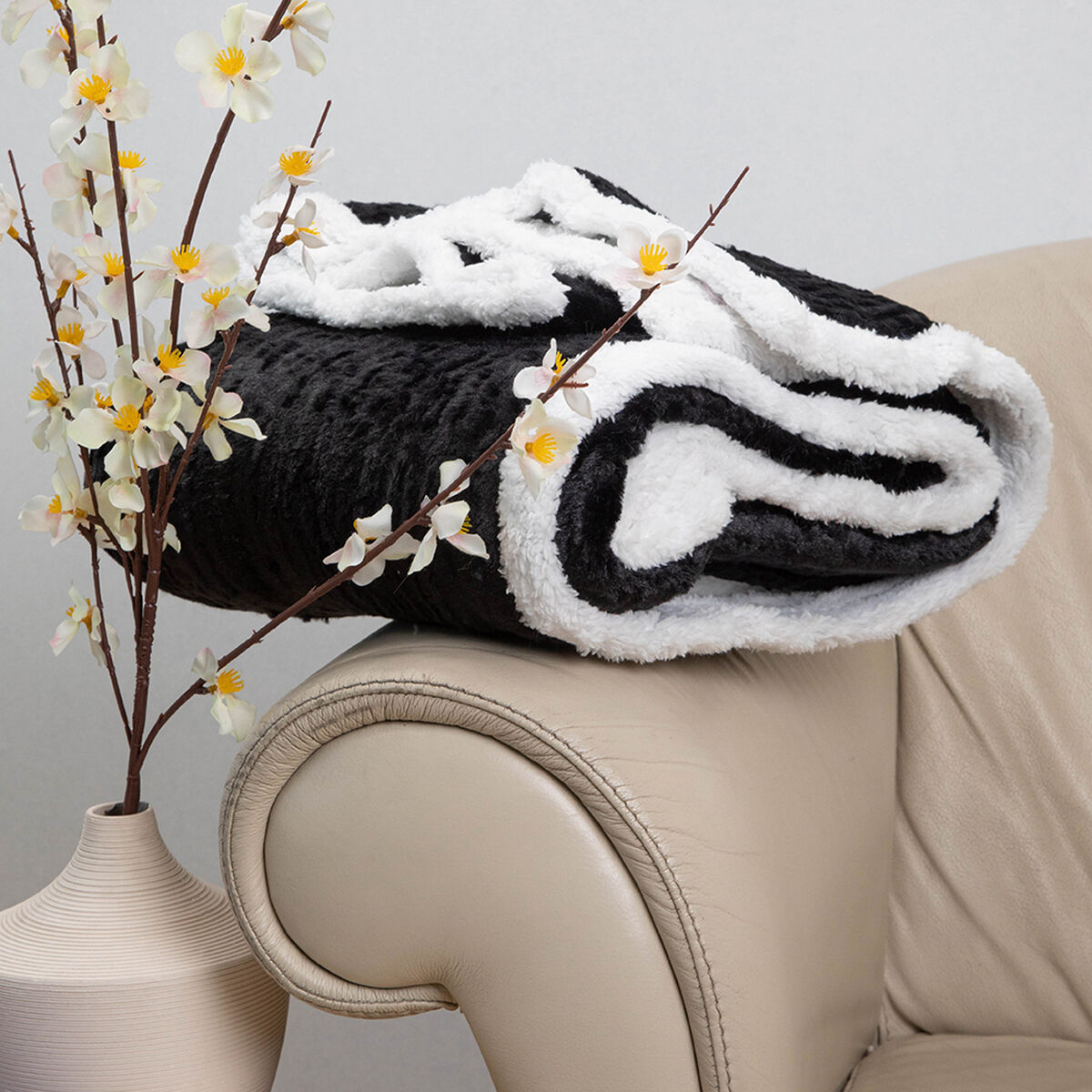 Manta de Poli&eacute;ster Doral 127 x 152 cm Fluffy Negro