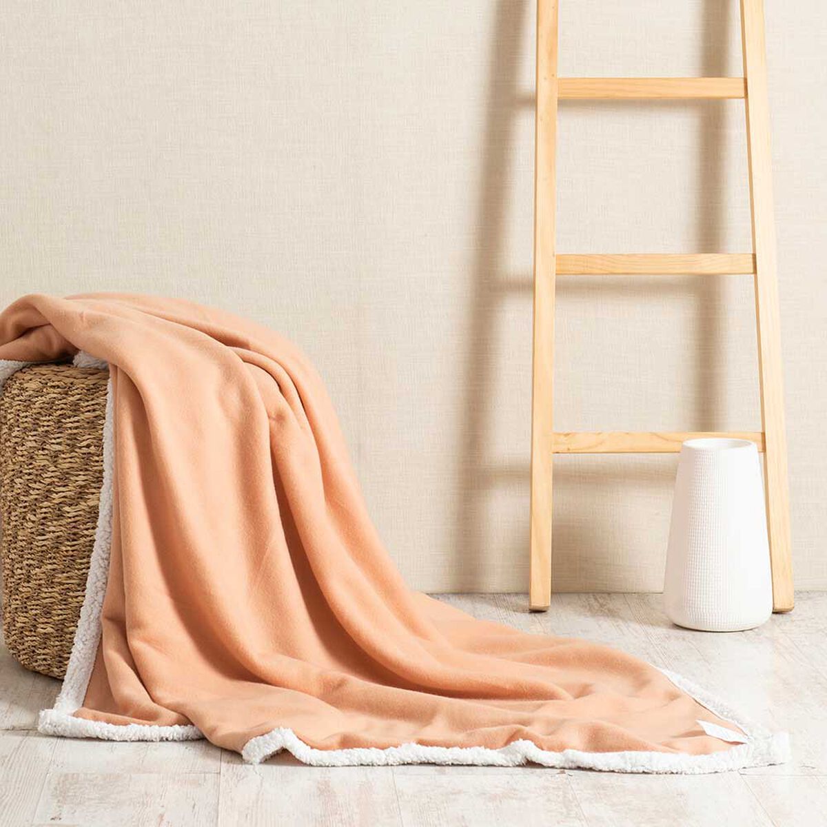 Manta de Poliéster Mashini 127 x 152 Liso Taupe