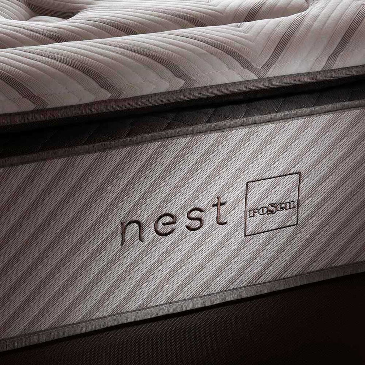 Cama Europea Rosen Base Dividida King Nest + Respaldo + 2 Veladores Issey Grafito