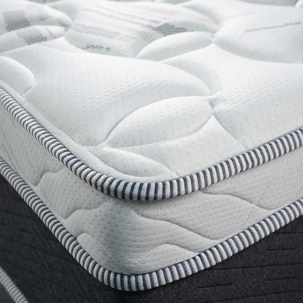 Cama Europea Celta 1,5 Plazas Everest + Respaldo + Velador Aura Honey