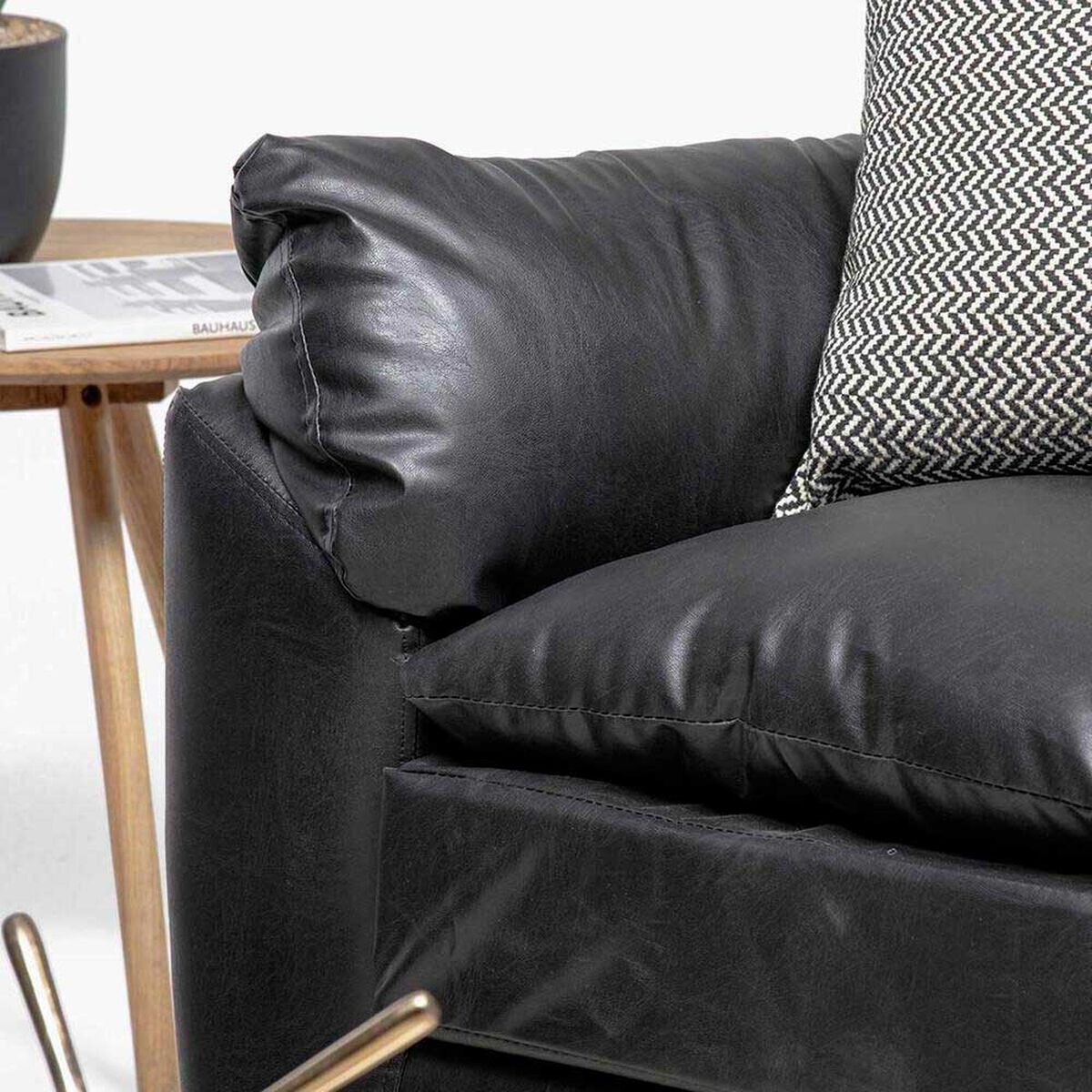 Juego de Living Almore Bel&eacute;n Sof&aacute; 3 Cuerpos + Sof&aacute; 2 Cuerpos Negro