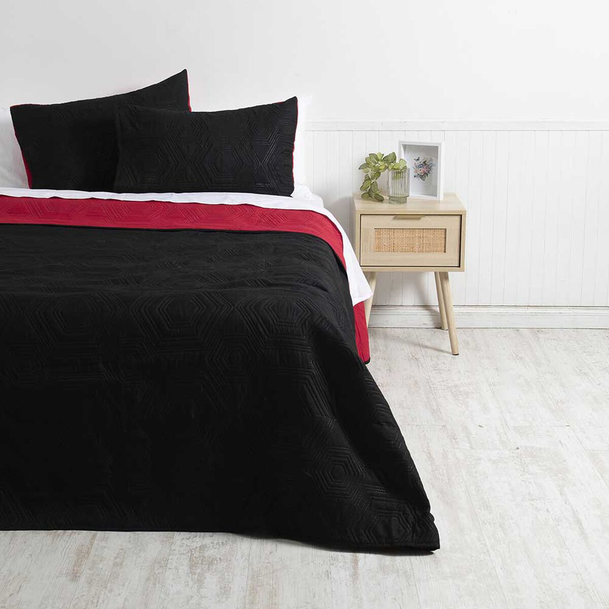 Quilt Microfibra Mashini 2 Plazas Bicolor Negro Rojo