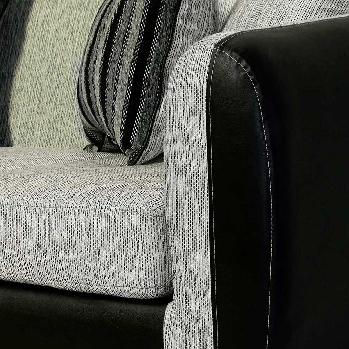 Juego de Living Elegant Detail Oklahoma Sof&aacute; 3 Cuerpos + Dos Sillones 1 Cuerpo Gris Plata