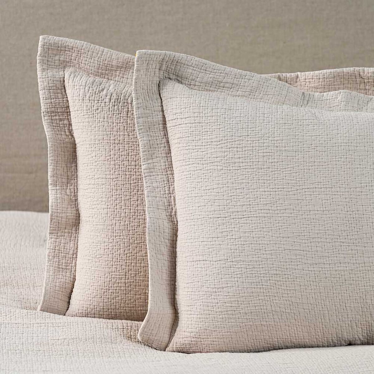 Cubrecama Royal Supreme S&uacute;per King Mila Crudo