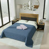 Combo Cama Europea CIC Base Dividida 2 Plazas Balance + Respaldo 2 Plazas + 2 Veladores Casanova Caroline Natural + Cobertor Corduroy Sherpa Zibel 2 Plazas + Juego de S&aacute;banas Polar Casanova 2 Plazas
