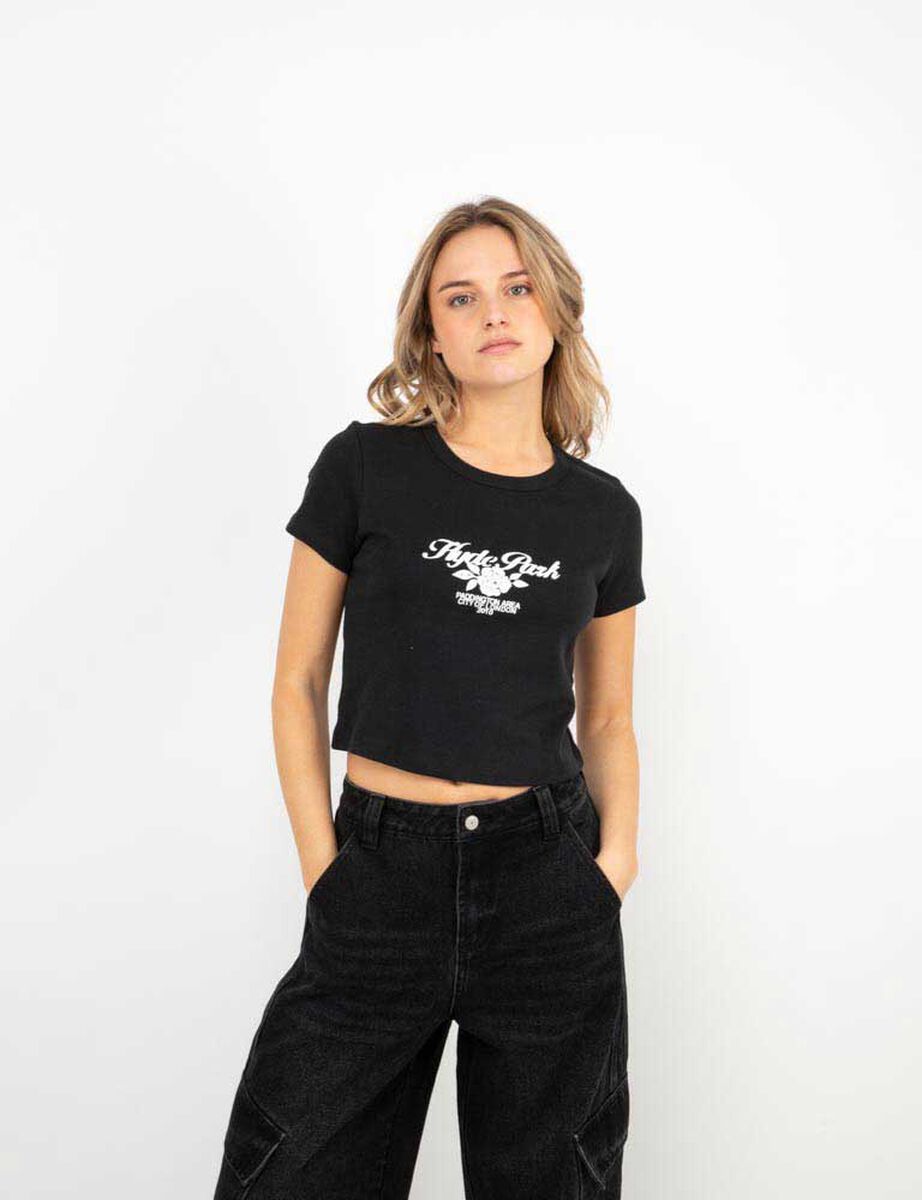 Polera Crop Con Estampado Mujer Icono