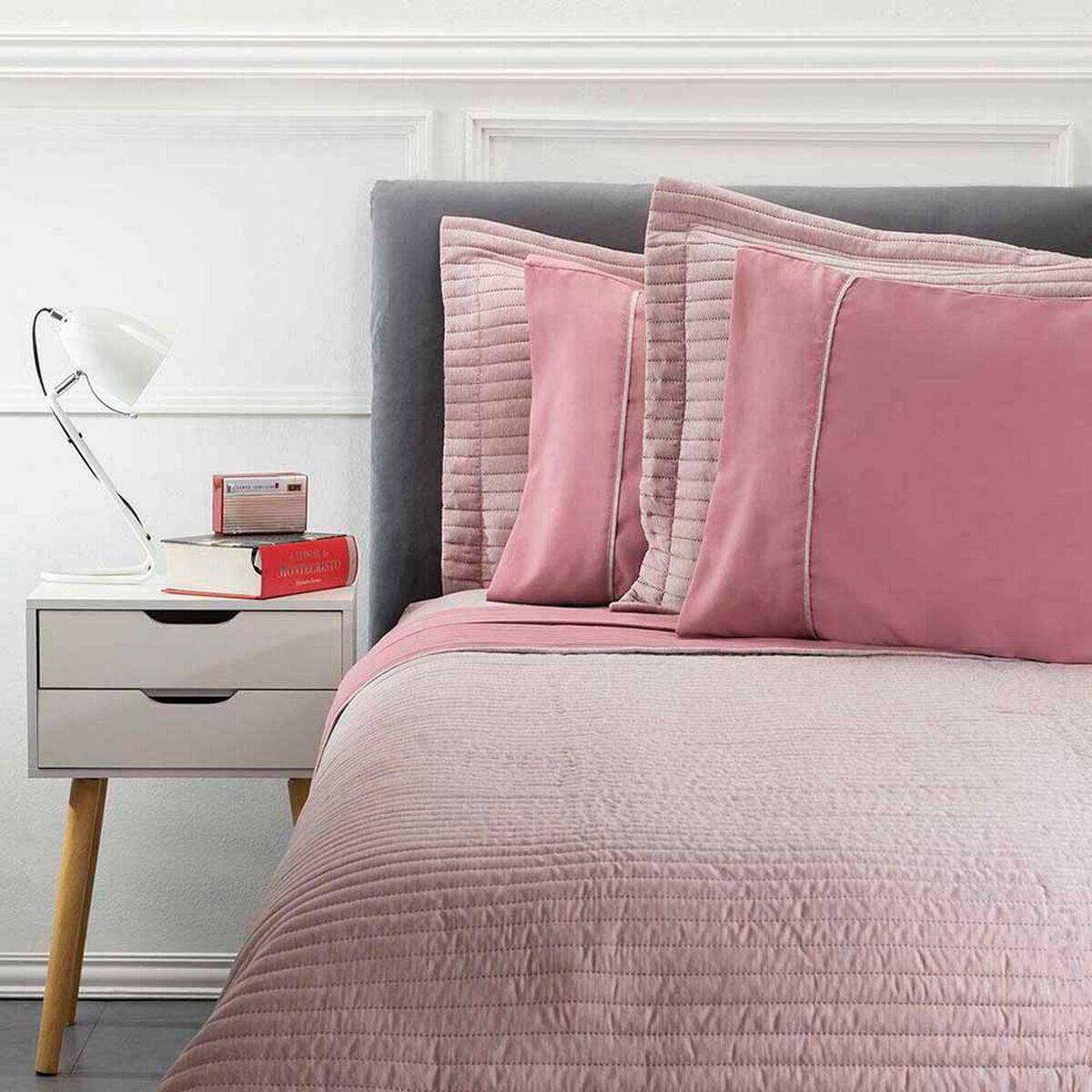 Set Quilt + Juego de S&aacute;banas Casanova King Burdeo