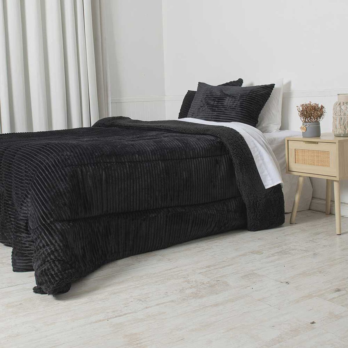 Plumón Corduroy Coral Sherpa Mashini 2 Plazas Liso Negro