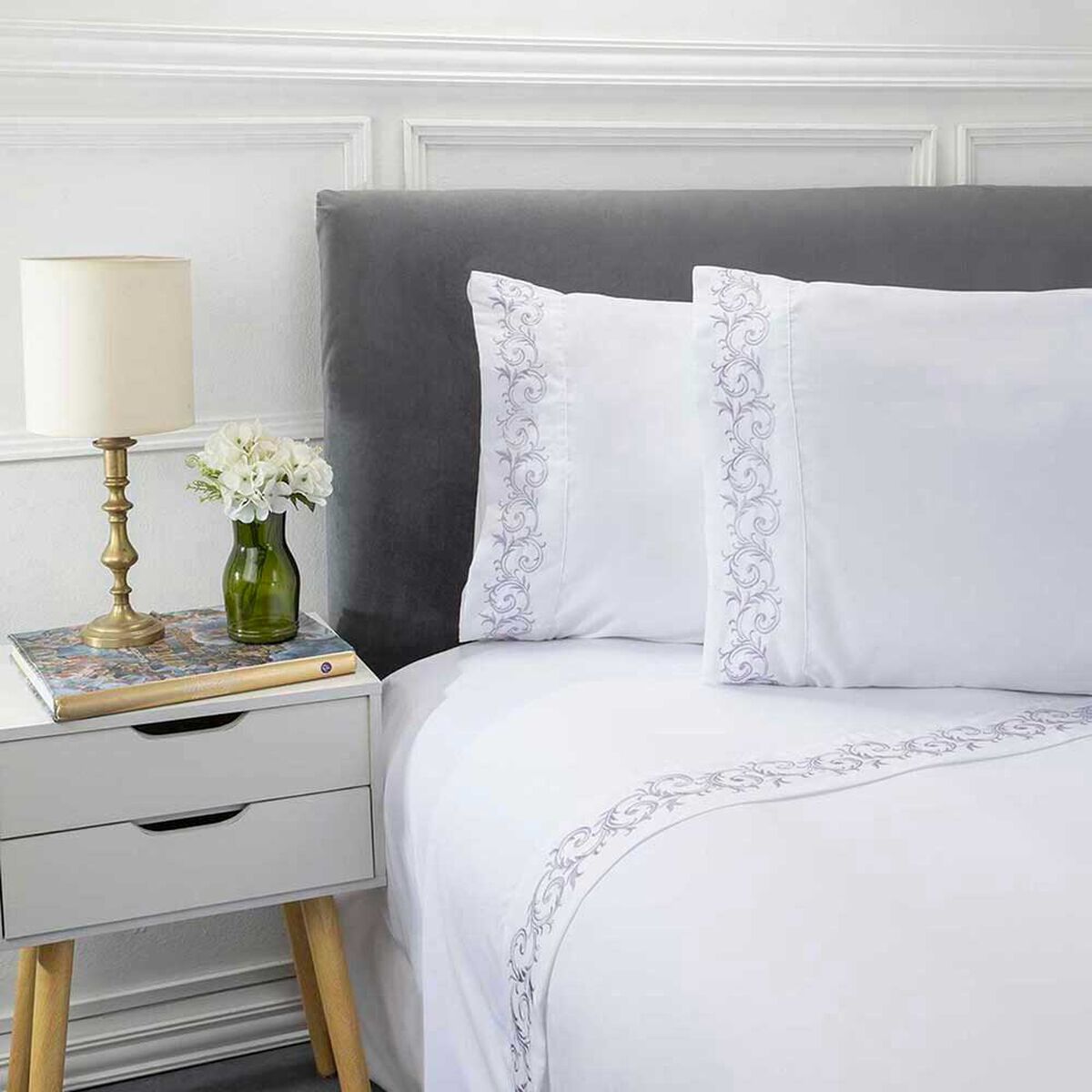 Juego de S&aacute;banas Bordada Dreams King Liso Blanco