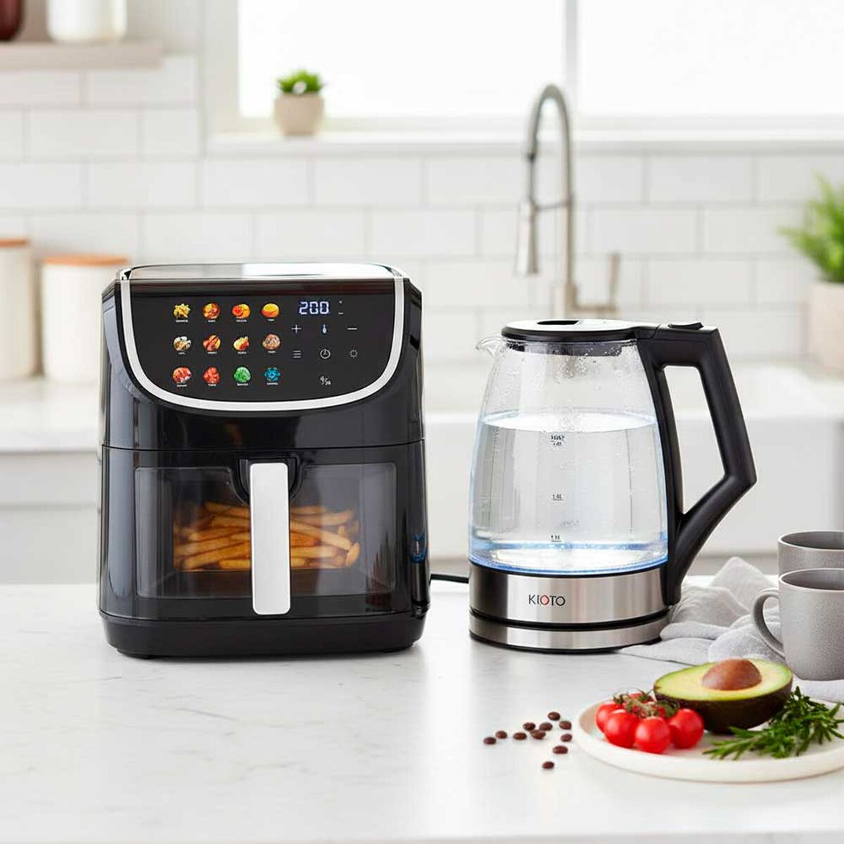 Combo Freidora de aire Kioto Sakai 8 lts. + Hervidor el&eacute;ctrico Kioto IKEDA 1.8 lts