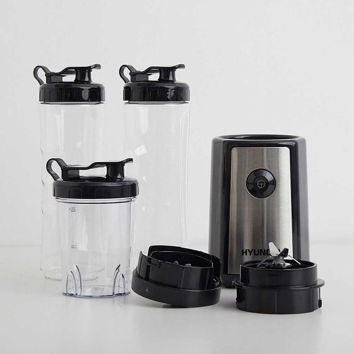 Combo Refrigerador Frío Directo Hisense RB215NR 165 lts. + Licuadora Sport Hyundai HY1050J 500 ml. + Set de 6 Vasos Trago Largo Cristar Vidrio Manhatan 450 ml