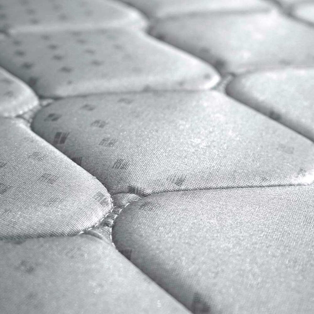 Cama Europea Celta Full C&aacute;diz + Respaldo + Velador