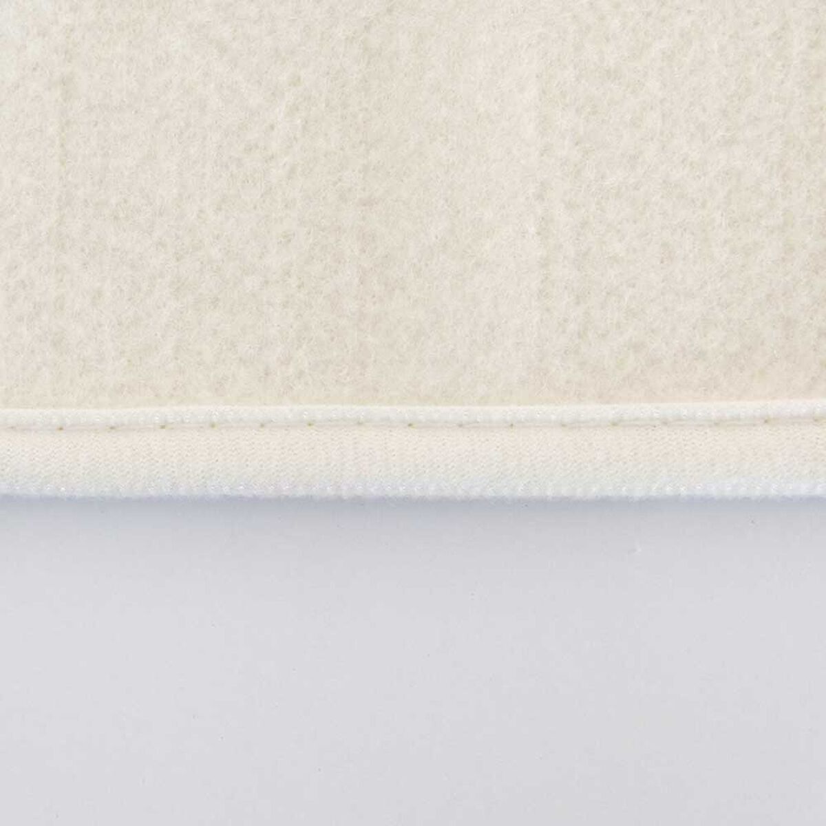 Combo Calientacama Kioto 2 Plazas +  Pack Almohadas Celta Imperial Soft Blanco 65 x 45 cm