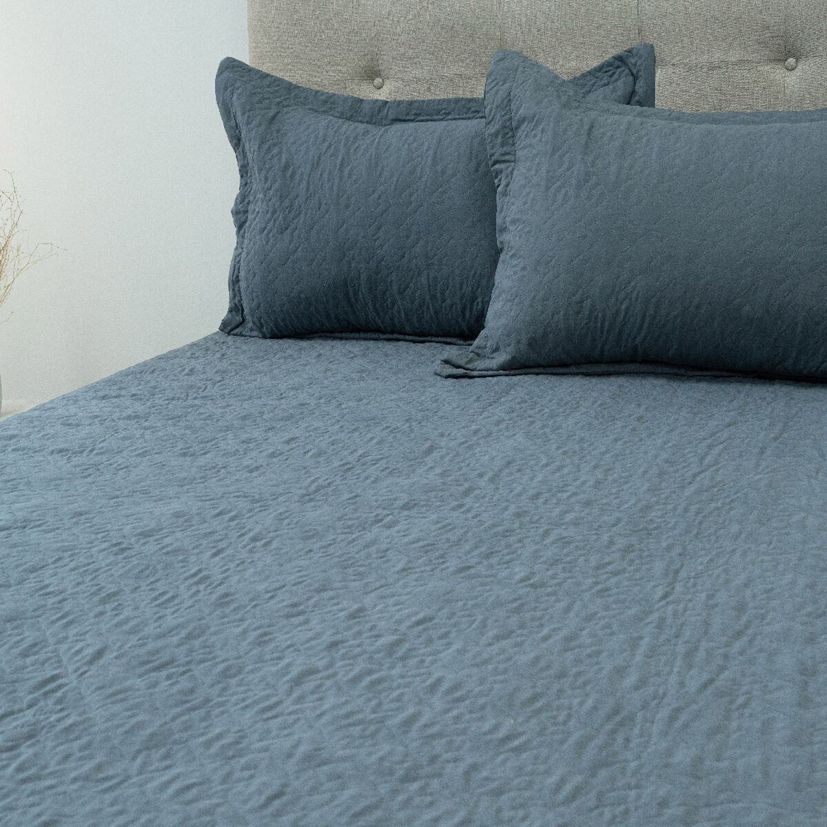 Quilt Doral 3 Plazas Lumi Velvety Gris Oscuro