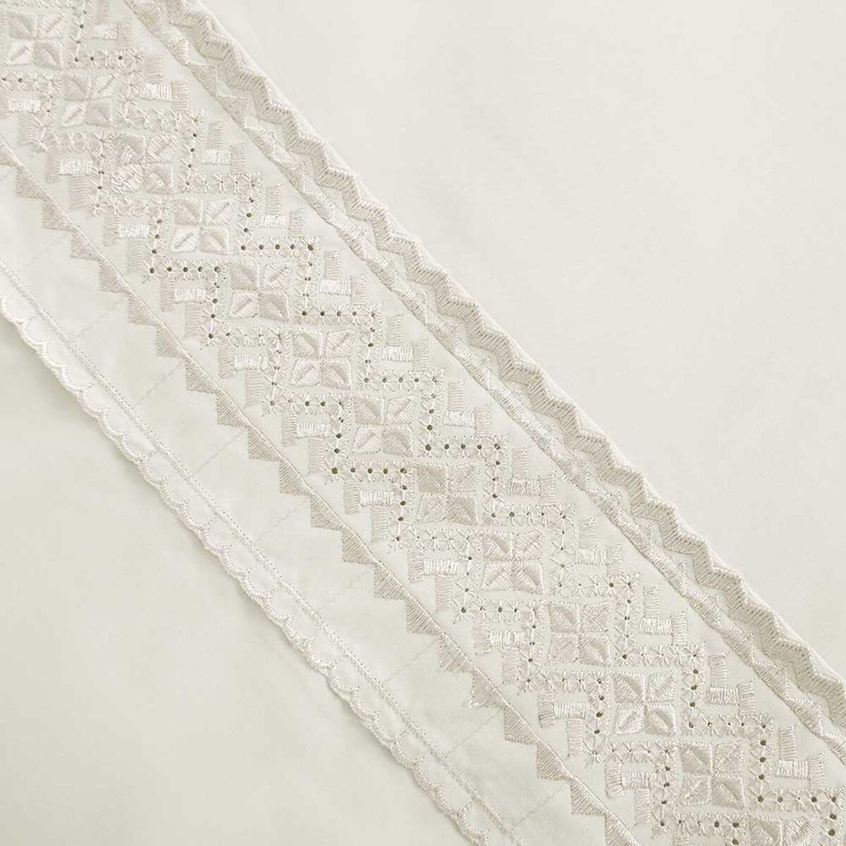 Juego de Sábanas Liso Plumetti 2 Plazas Broderie Beige