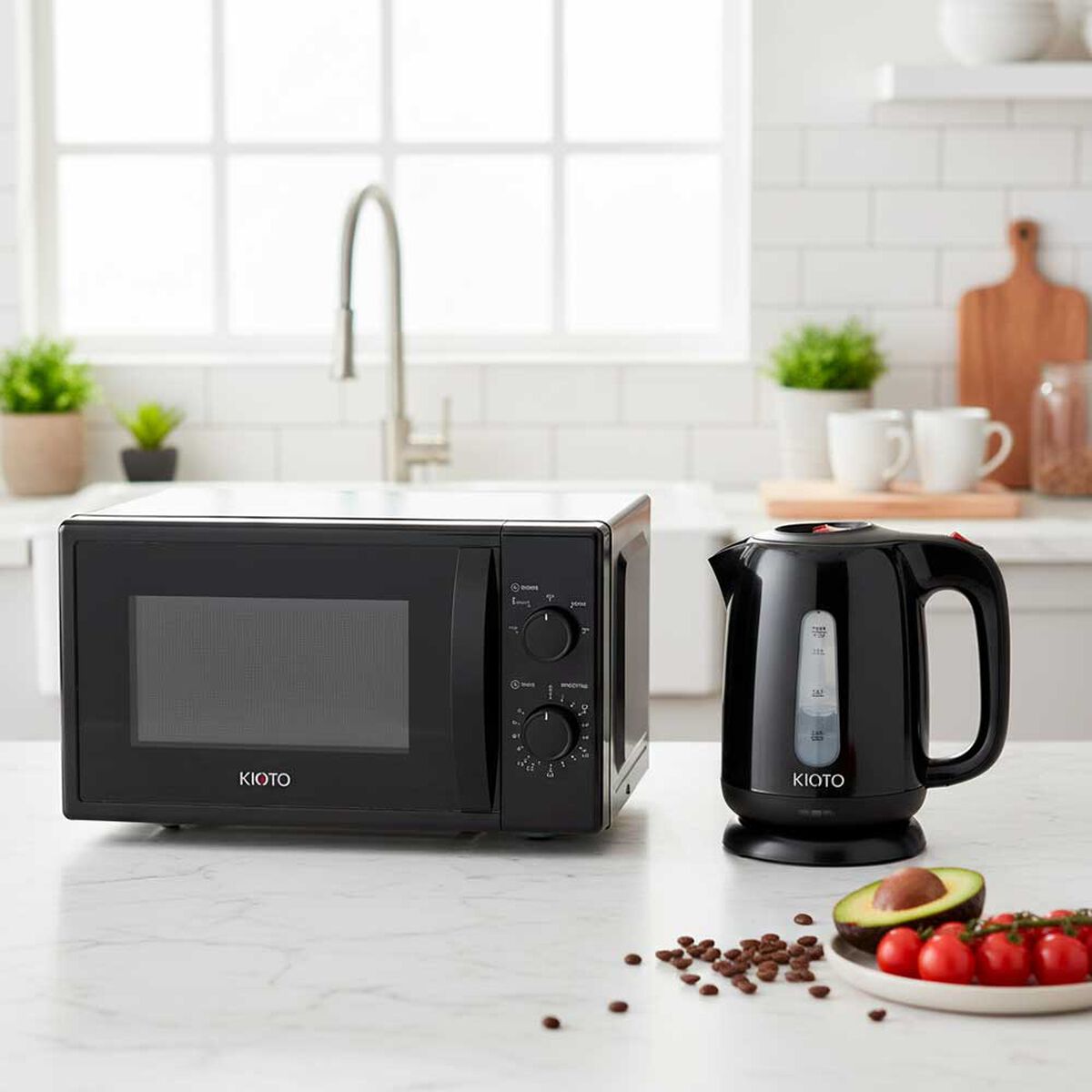 Combo Microondas An&aacute;logo Kioto Kumamoto 20 Lts + Hervidor El&eacute;ctrico Kioto Tottori 1,7 lts.