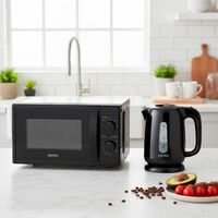 Combo Microondas Análogo Kioto Kumamoto 20 Lts + Hervidor Eléctrico Kioto Tottori 1,7 lts.