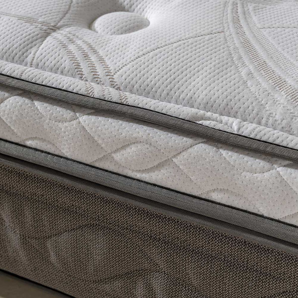 Cama Europea Rosen 2 Plazas Dolce + Respaldo + 2 Veladores
