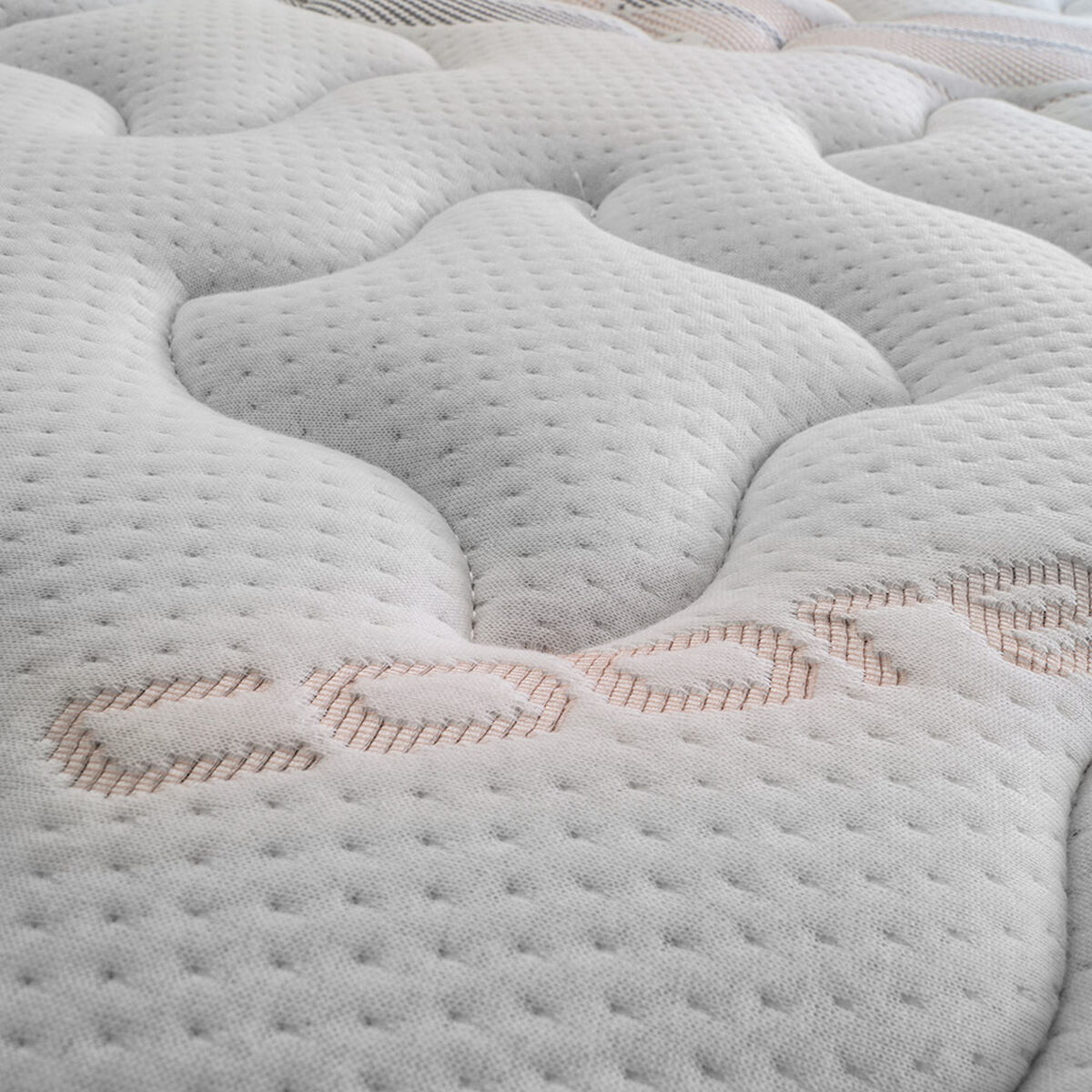 Cama Europea Celta Base Dividida 2 Plazas x 2 mt Everest Cobre + Respaldo + 2 Veladores Bamboo