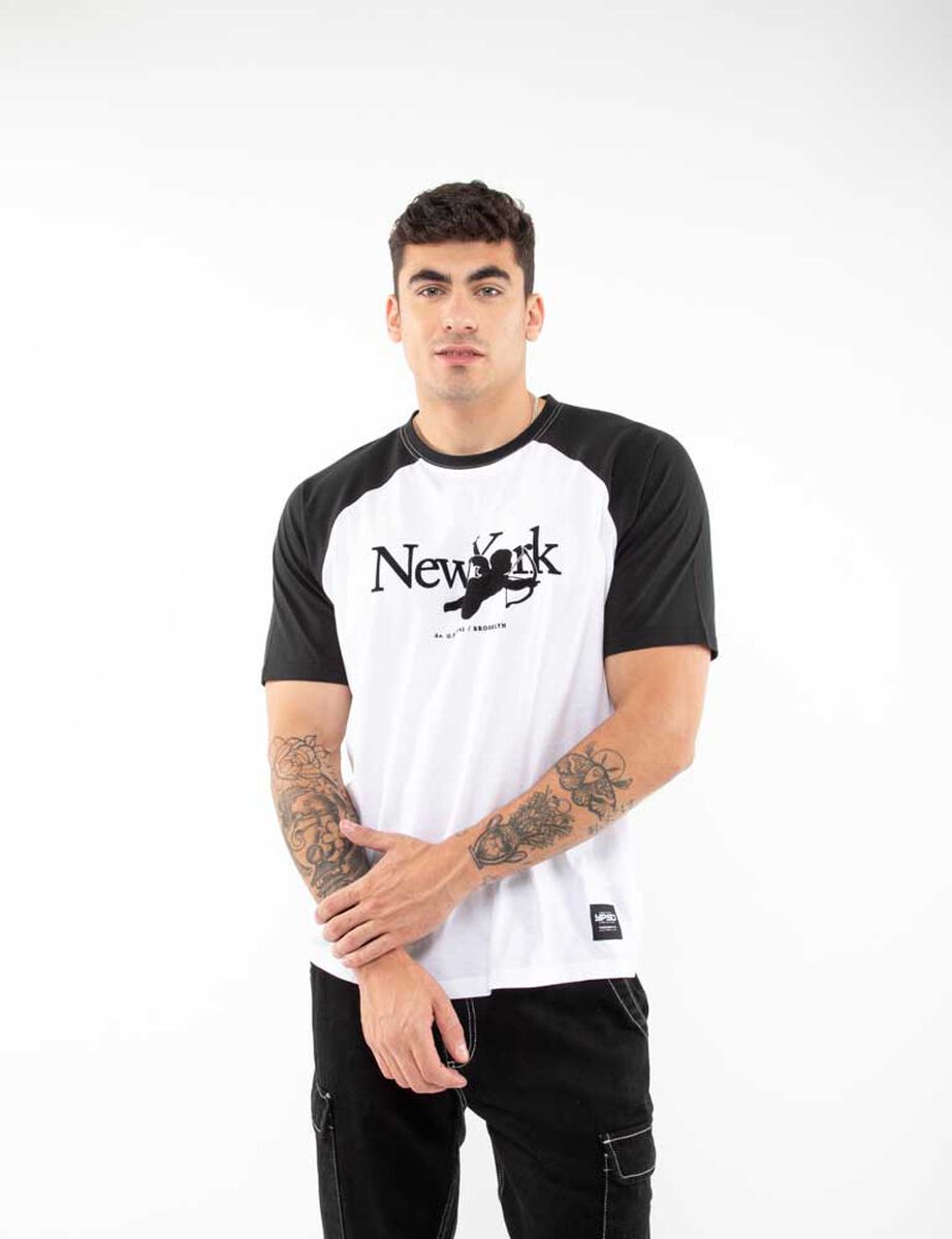 Polera Raglán Con Estampado Manga Corta Hombre Icono