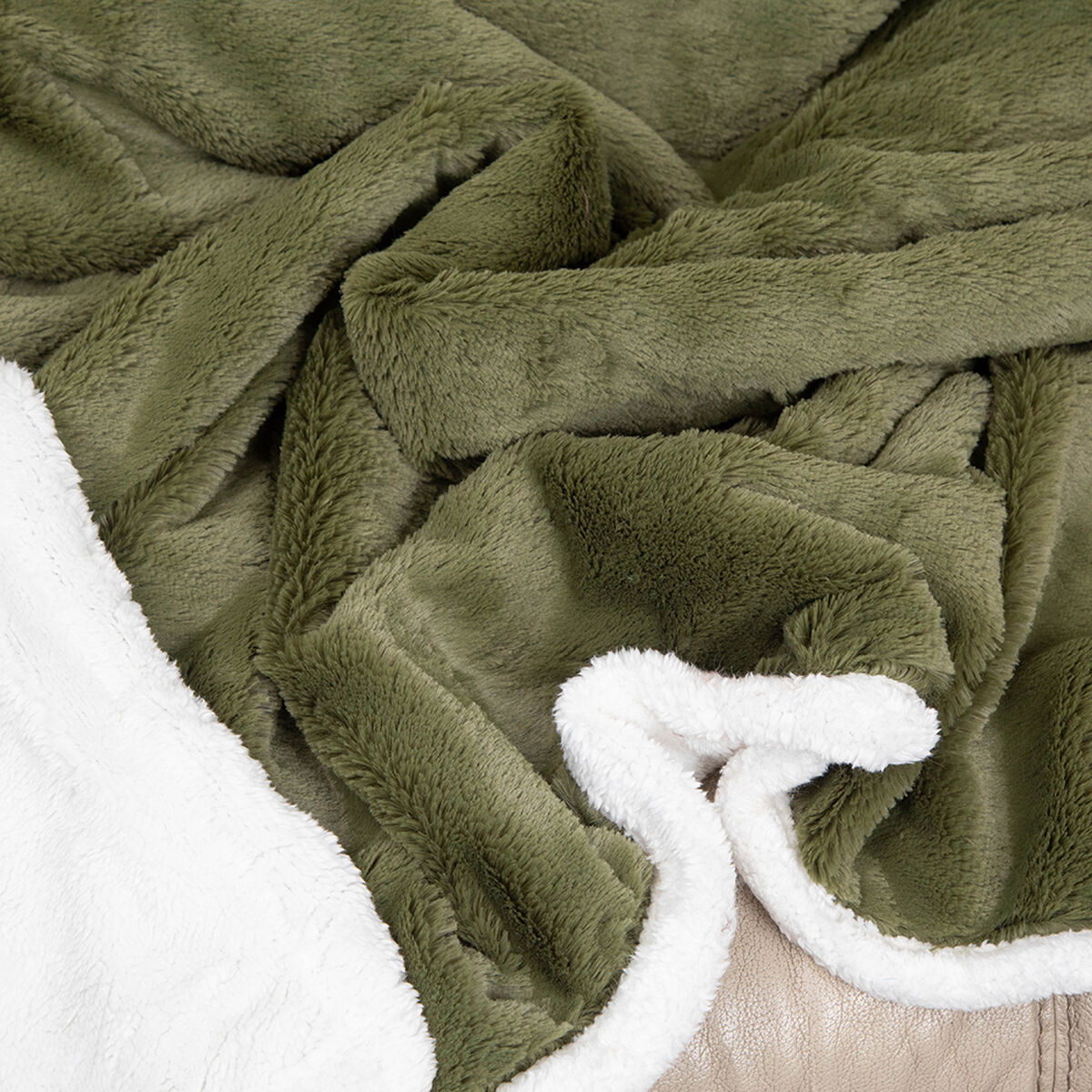 Manta Poliéster Doral 127 x 152 Deluxe Verde Oscuro