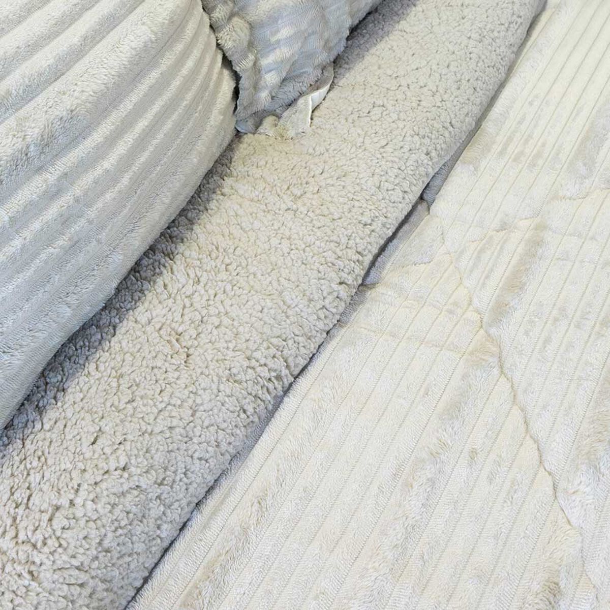 Cubrecama Doral Super King Touch Nebula Sherpa Beige