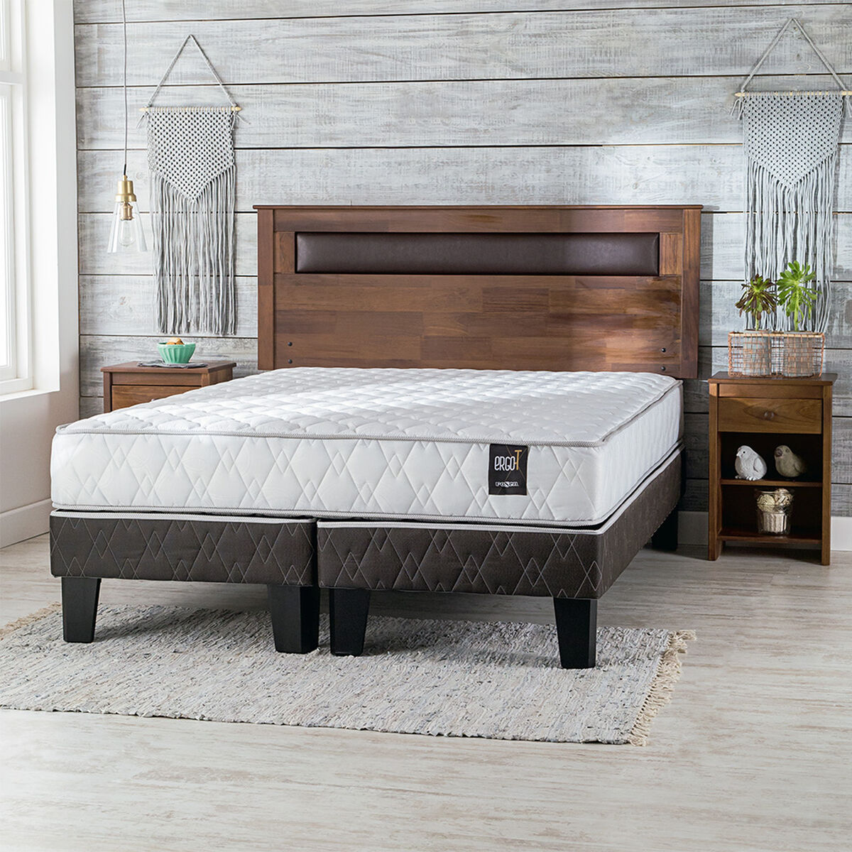 Cama Europea Rosen Base Dividida 2 Plazas Ergo-T + Respaldo + 2 Veladores Ferrara