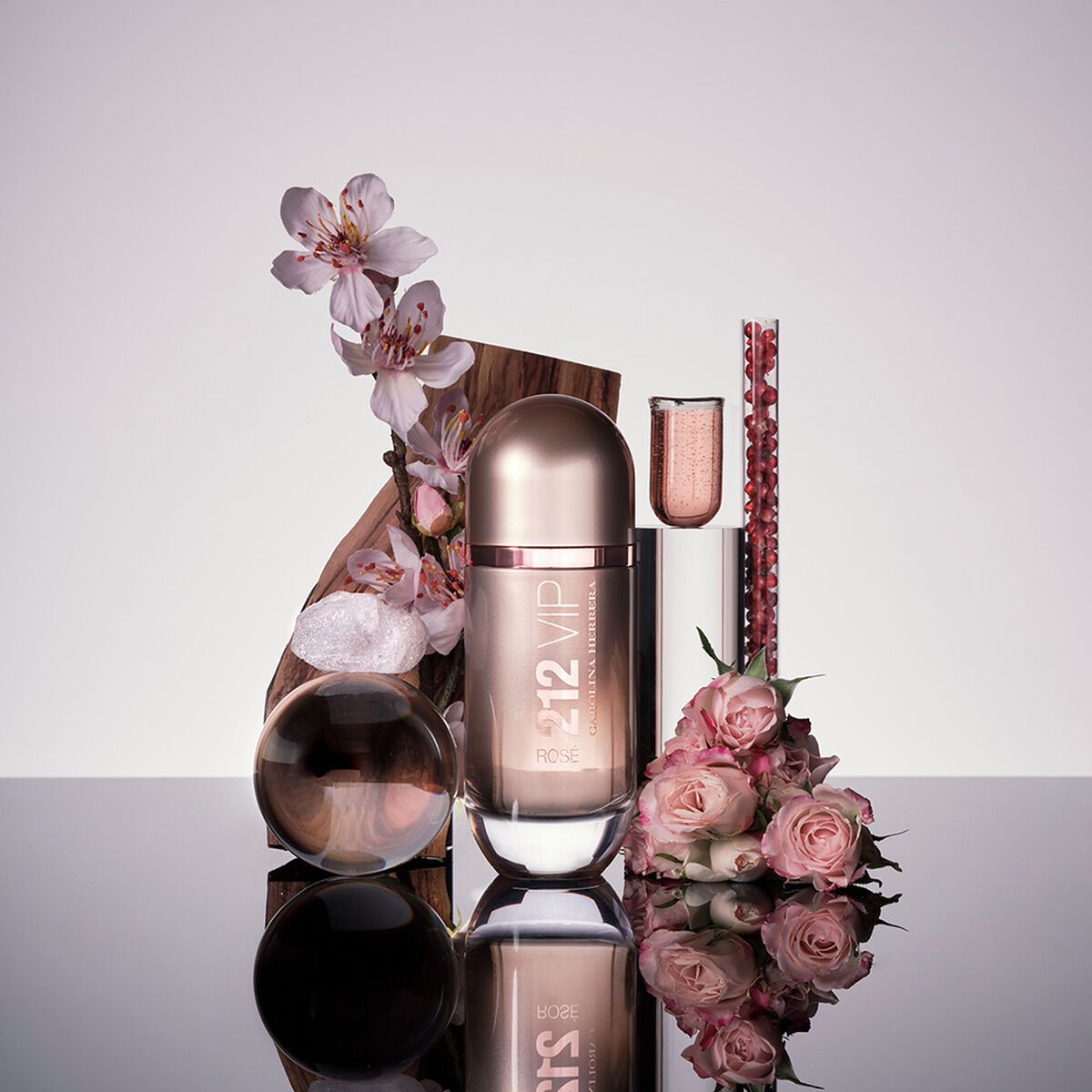 Perfume Carolina Herrera 212 VIP Rosé EDP 30 ml