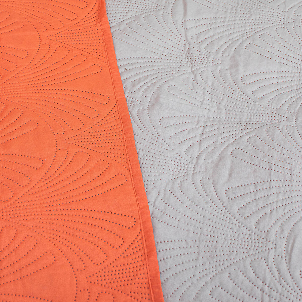 Quilt Doral 2 Plazas Coral y Gris Hotpress Bicolor