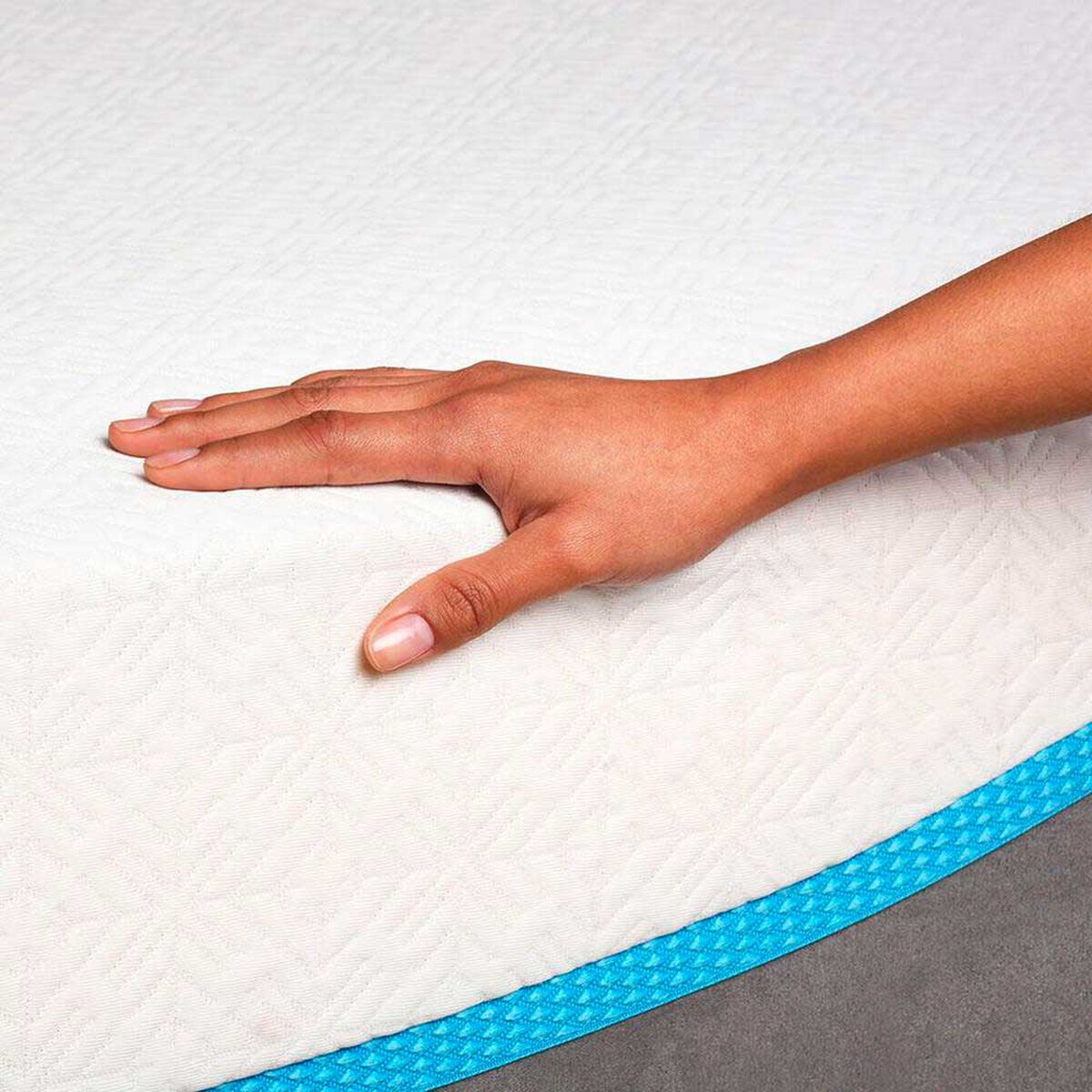 Cama Europea CIC Base Dividida King Alaska + Almohadas Viscoel&aacute;sticas