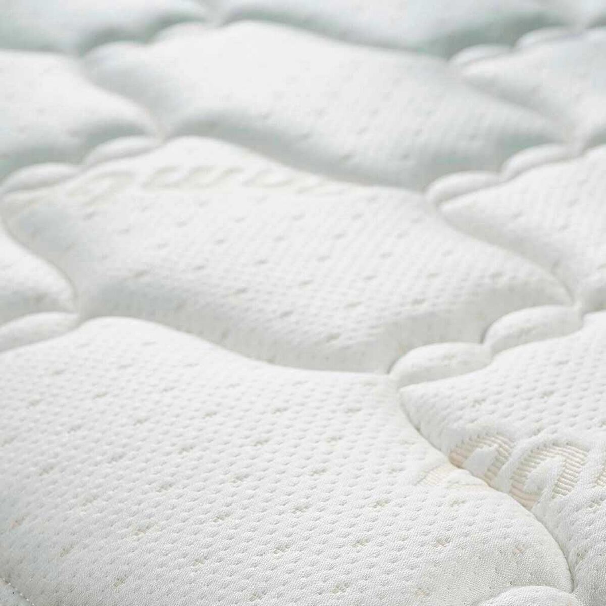 Cama Europea Celta Base Dividida 2 Plazas Bamboo + Respaldo + 2 Veladores Alba White
