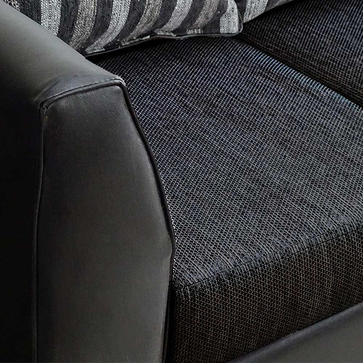 Juego de Living Elegant Detail Valentino Sofá 3 Cuerpos + Dos Sillones 1 Cuerpo Gris Oscuro