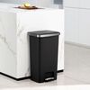 Basurero Pl&aacute;stico EKO Negro con Pedal 45 L