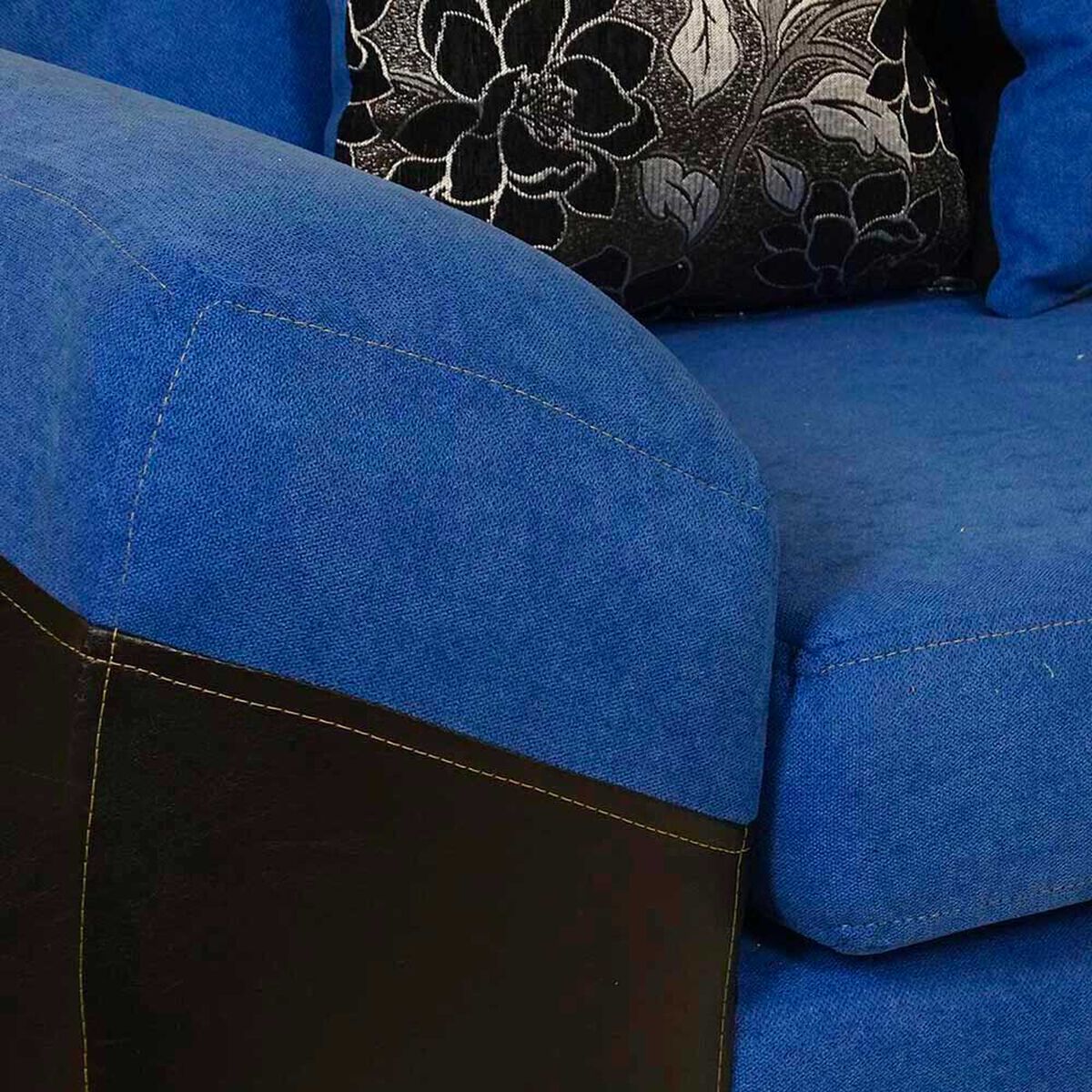 Sof&aacute; Elegant Detail Houston 3 Cuerpos Negro Azul
